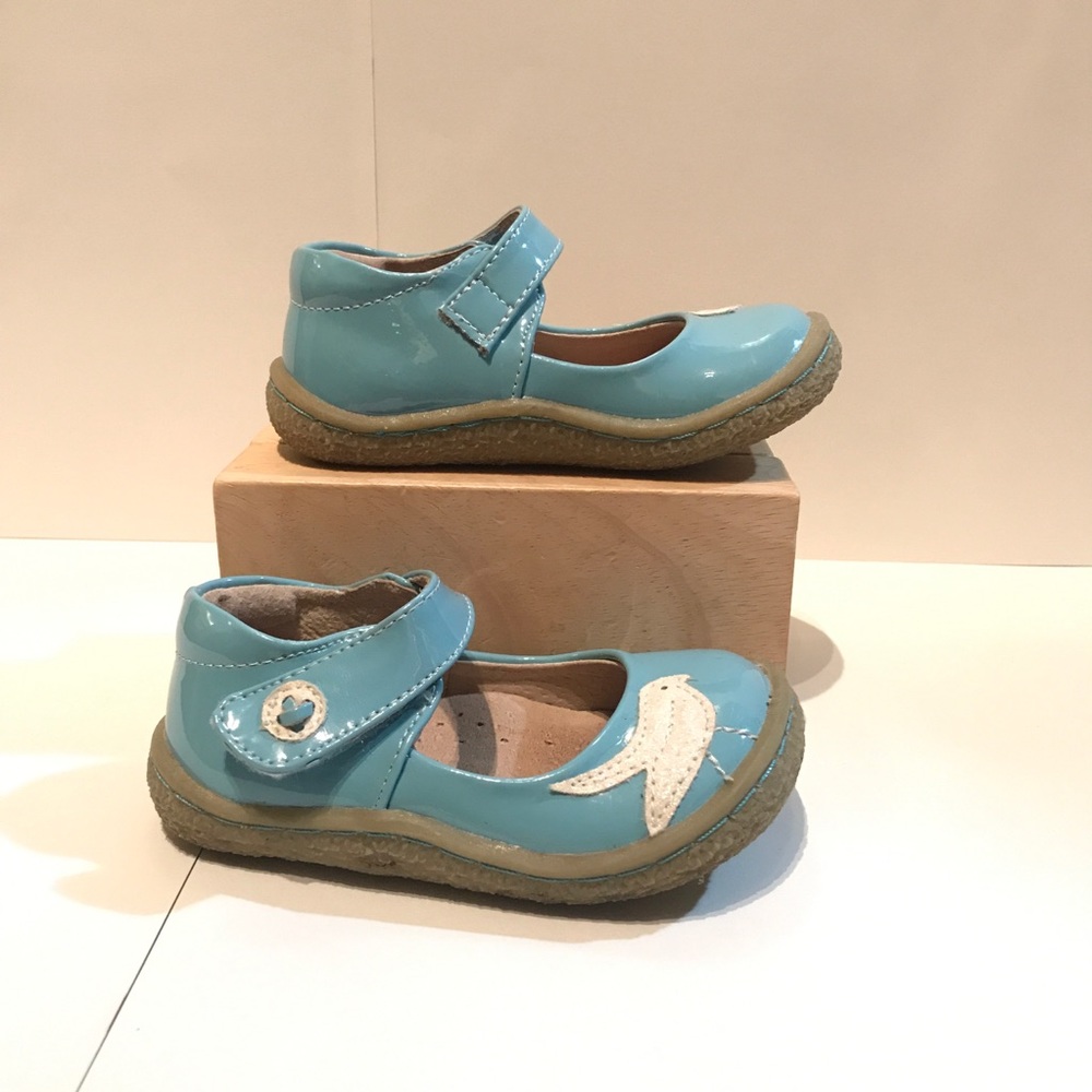 Patent leather Mary Jane girl shoes